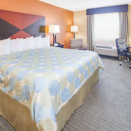Days Inn & Suites By Wyndham Russellville Buitenkant foto