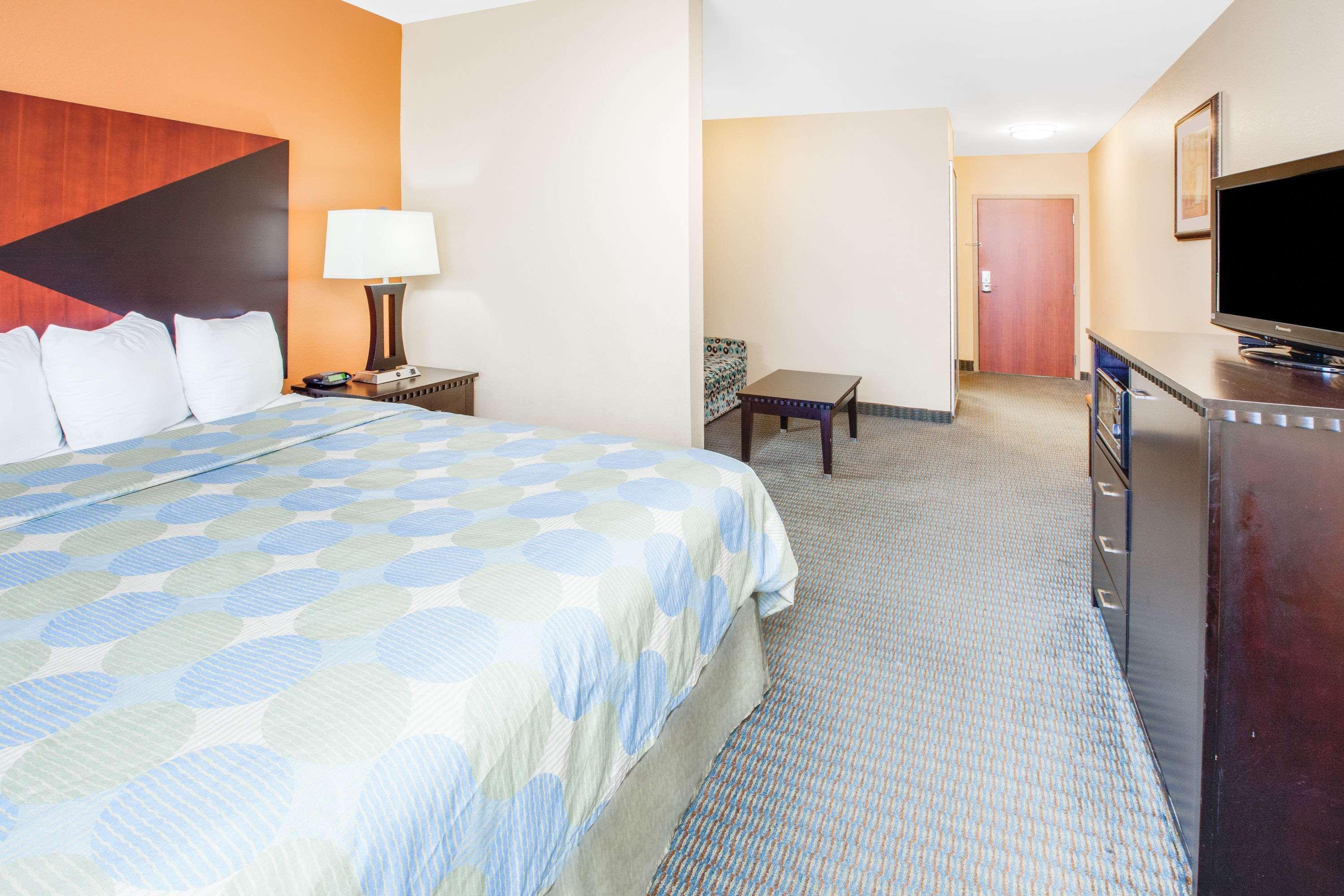 Days Inn & Suites By Wyndham Russellville Buitenkant foto