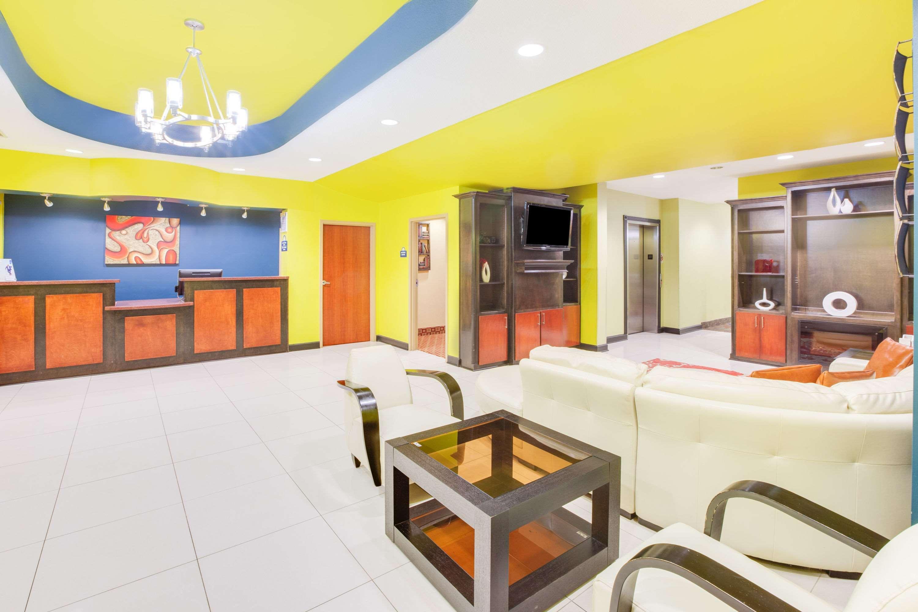 Days Inn & Suites By Wyndham Russellville Buitenkant foto